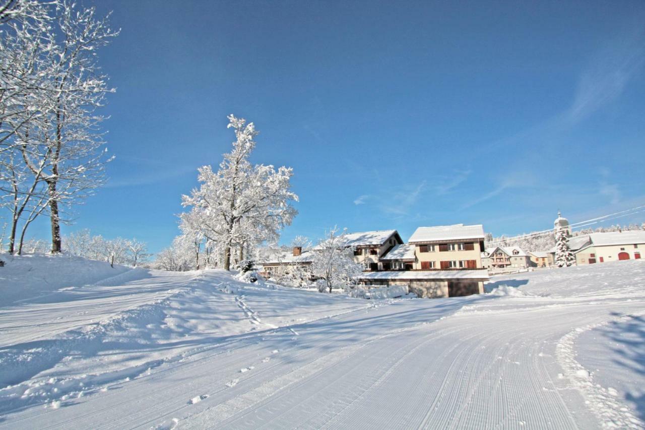 Village De Vacances Les Chevreuils Bellefontaine  Exterior photo
